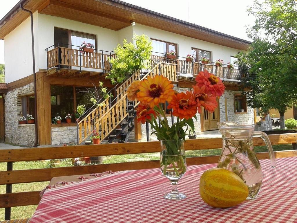 Guest House Friends Emen Экстерьер фото