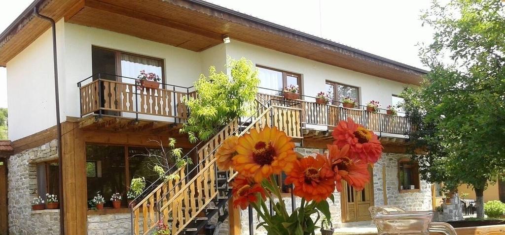 Guest House Friends Emen Экстерьер фото