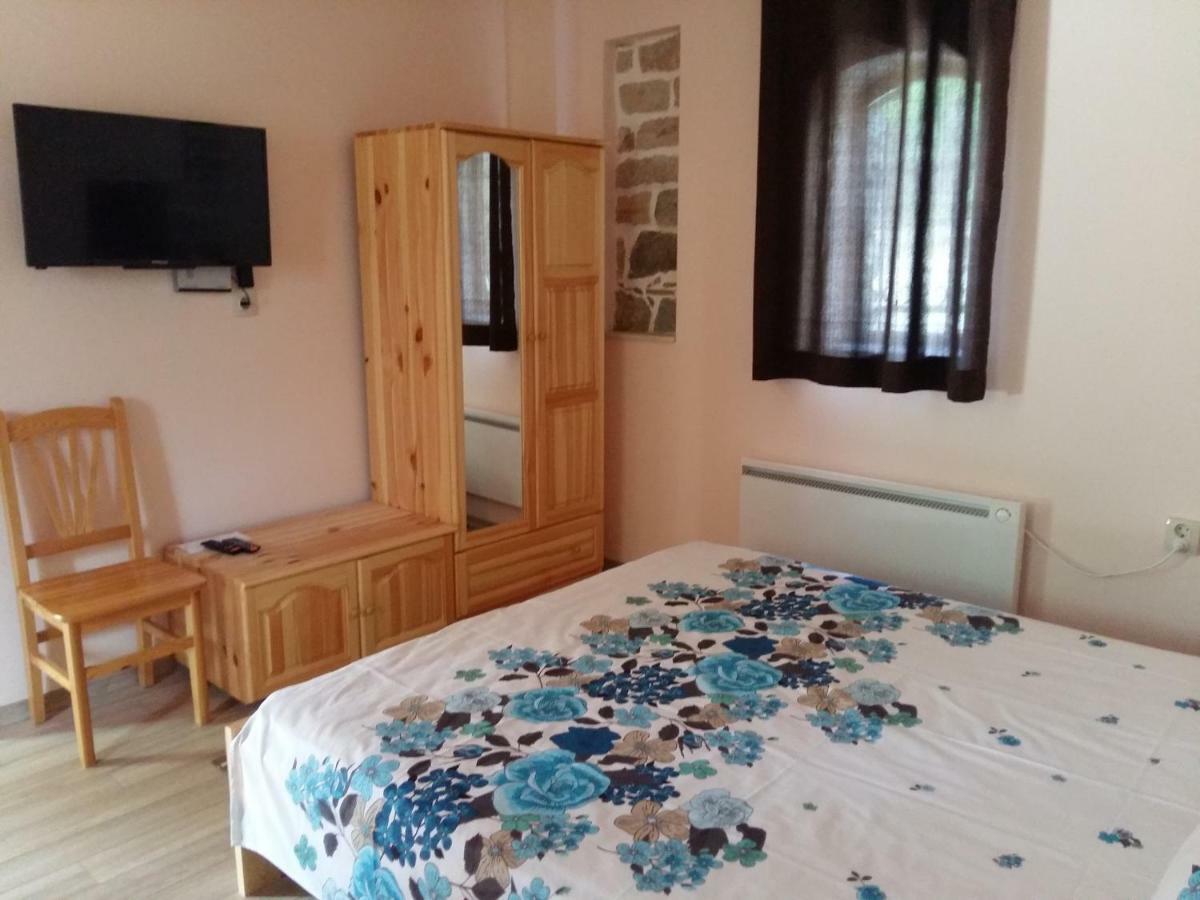 Guest House Friends Emen Экстерьер фото